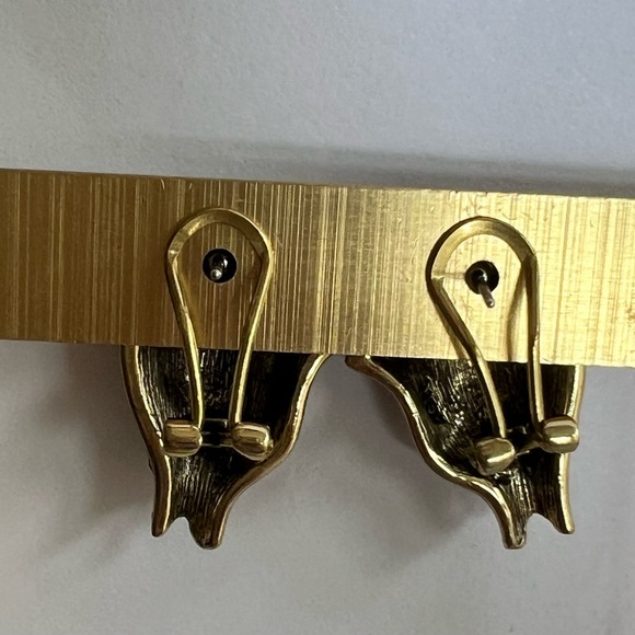 Heidi Daus 🆕🐚 “Shell Shocked II” omega for pierced ears earrings - Picture 7 of 11